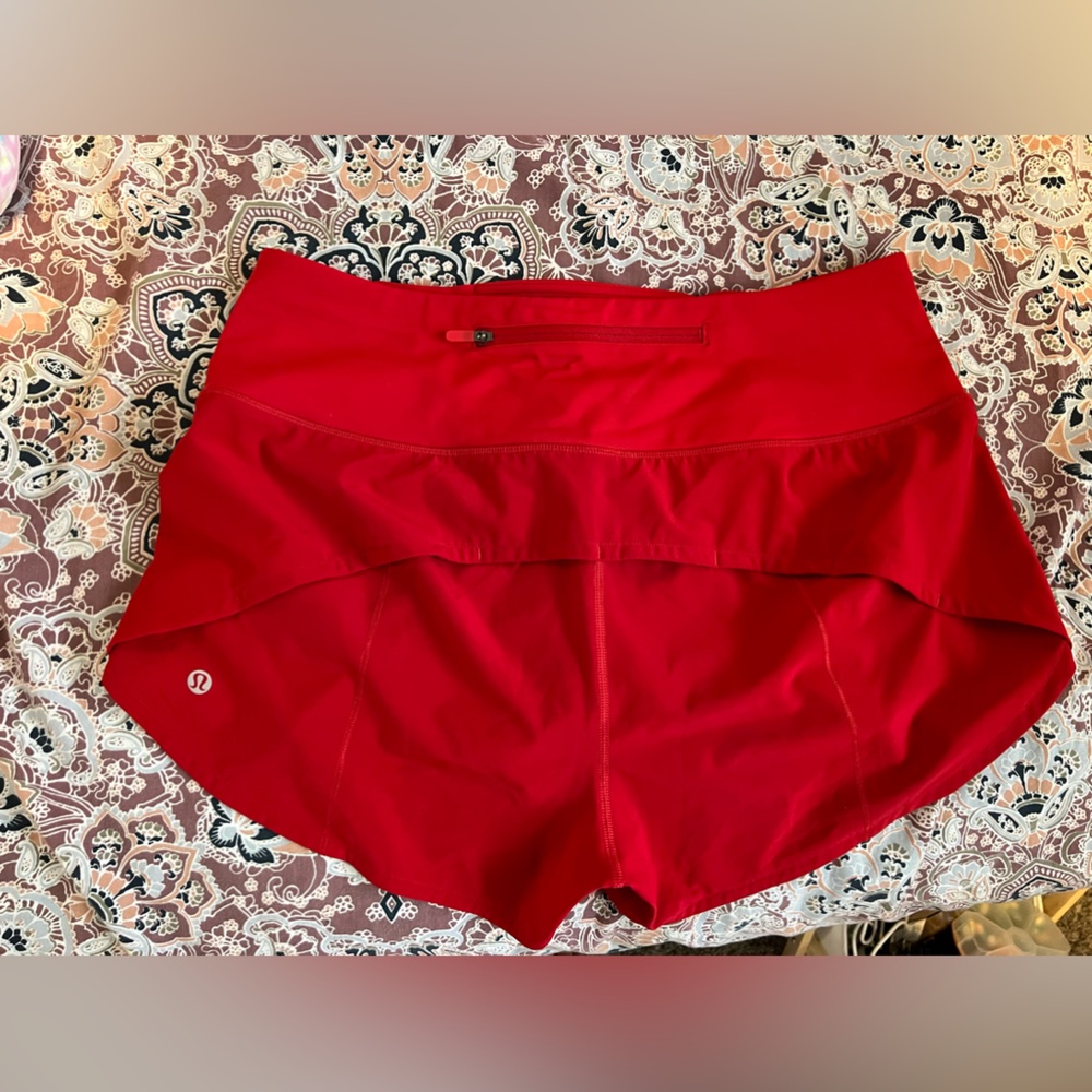 lululemon 2.5 inch high rise size 10 shorts never worn.